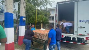 Inespre lleva alimentos a bajo costo a zonas afectadas por lluvias en Santiago con su “Ruta Alimentaria”