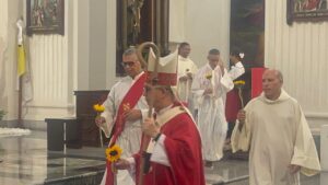 Arzobispo de Santiago critica posible acuerdo migratorio con EE. UU.: “República Dominicana no puede convertirse en un basurero humano”