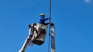 EDENORTE moderniza red eléctrica en Loma de La Piña con inversión de más de RD$4.7 millones