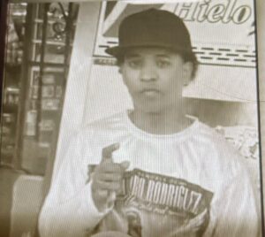 “Lo mató a traición” dice padre de joven asesinado por amigo durante celebración de cumpleaños en la Otra Banda en Santiago