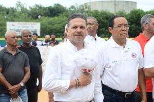 Rafael Papito Cruz agradece dedicatoria del Torneo Interempresarial de Sóftbol y destaca el impacto social del deporte