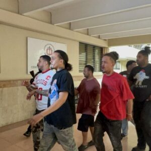 Ratifican prisión preventiva a siete acusados por asesinato de chofer que buscó refugio en el Palacio de Justicia de Santiago; presunto autor material sigue prófugo