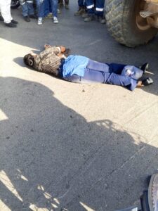 Mujer muere aplastada por maquinaria pesada durante accidente en zona donde construyen el Monorriel de Santiago