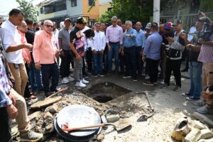 Coraasan y Junta Distrital de Santiago Oeste realizan operativo de colocación de tapas de aguas residuales*