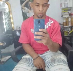 Joven es asesina de una estocada en el pecho por su pareja en Santiago