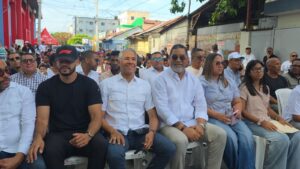 Realizan primera jornada de entrega de útiles escolares denominada “Construyendo Sueños” en Santiago
