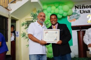Fundación Niños con una Esperanza reconoce al periodista de De Último Minuto, Inocencio Encarnación