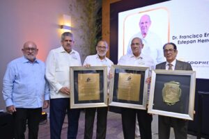 COOPMEDICA reconoce la trayectoria de médicos cooperativistas