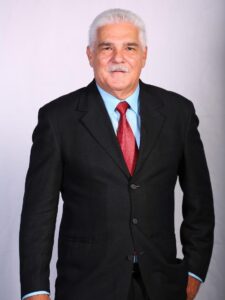 Muere Claudio Concepción, pionero de la crónica de arte y figura histórica del periodismo en Santiago