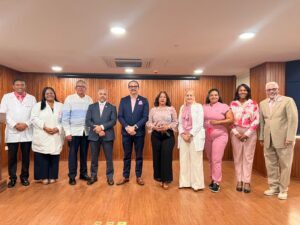 Hospital Cabral y Báez realiza jornada educativa sobre el cáncer de mama y destaca la importancia de la atención integral