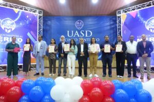 UASD Recinto Santiago reconoce a estudiantes destacados durante acto de premiación al mérito estudiantil
